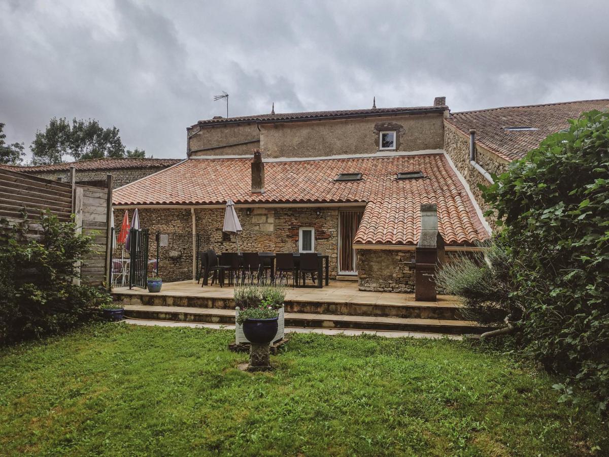 La Laujere Ivie - Gite & Piscine Privative Saint-Hilaire-du-Bois  Exteriör bild