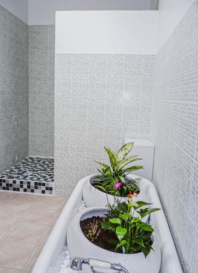 La Laujere Ivie - Gite & Piscine Privative Saint-Hilaire-du-Bois  Exteriör bild